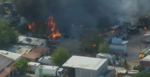 Controlado el incendio declarado en una parcela con chatarra en San Fernando de Henares