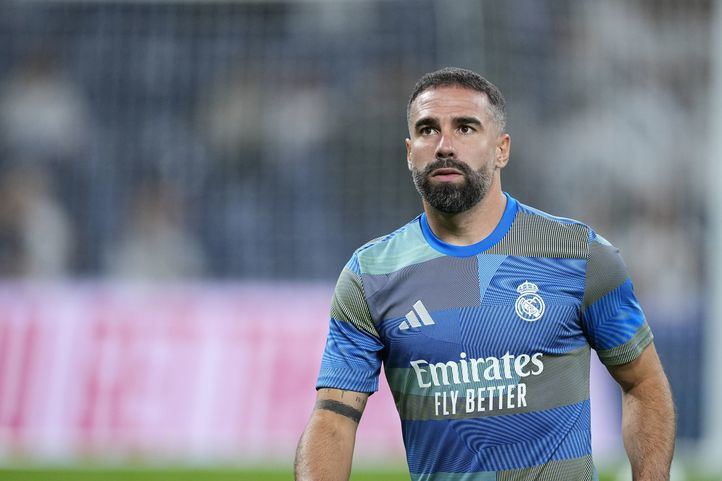 Dani Carvajal durante un calentamiento en el Bernabéu