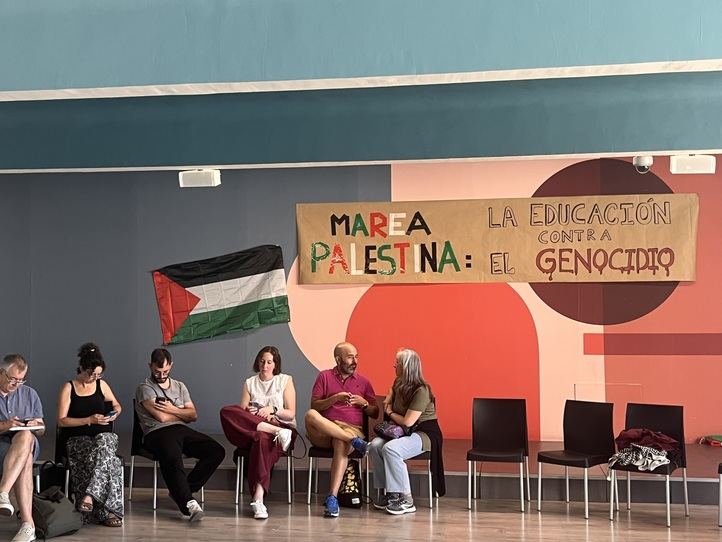 Docentes de 'Marea Palestina. La educación contra el genocidio', encerrados en el Círculo de Bellas Artes de Madrid, el 5 de septiembre de 2025