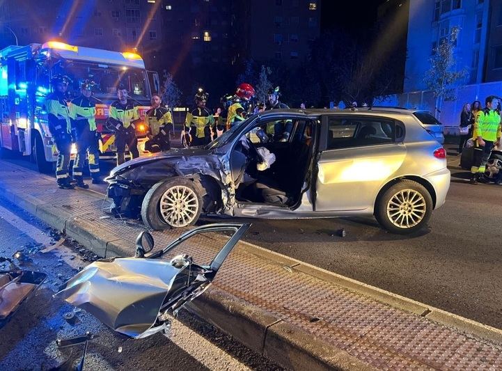 Joven en estado grave tras chocar contra un VTC en Carabanchel