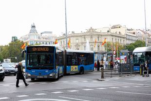 El viernes de 'Black Friday' y actos navideños rompe récord de viajeros en autobuses EMT