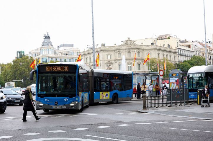 El viernes de 'Black Friday' y actos navideños rompe récord de viajeros en autobuses EMT
