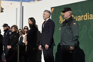 El ministro del Interior, Fernando Grande-Marlaska, y la directora general de la Guardia Civil, Mercedes González.