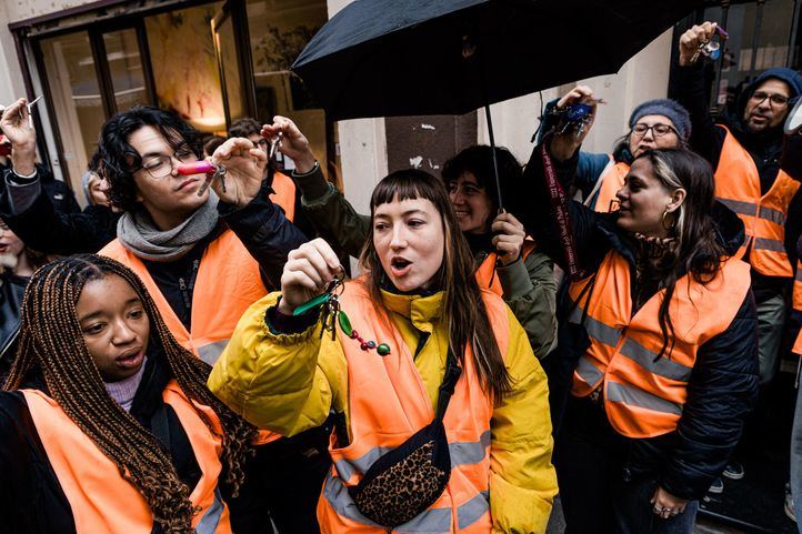 Imagen de archivo: Activistas del Sindicato de Inquilinas de Madrid durante un intento de desahucio en la calle Carnero, a 29 de enero de 2026, en Madrid (España).