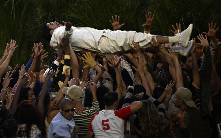 Bad Bunny durante el show del intermedio de la Superbowl 2026