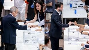 Florentino Pérez y Enrique Riquelme votan en las elecciones del Real Madrid