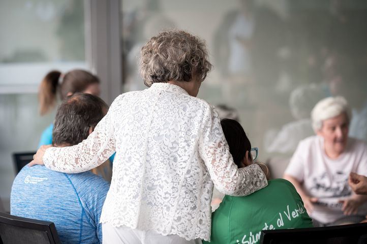 Varias personas desalojadas de residencias de mayores afectadas por los incendios se hospedan en el Centro Integral de Atención Neurorrehabilitadora Grupo 5 CIAN Madrid