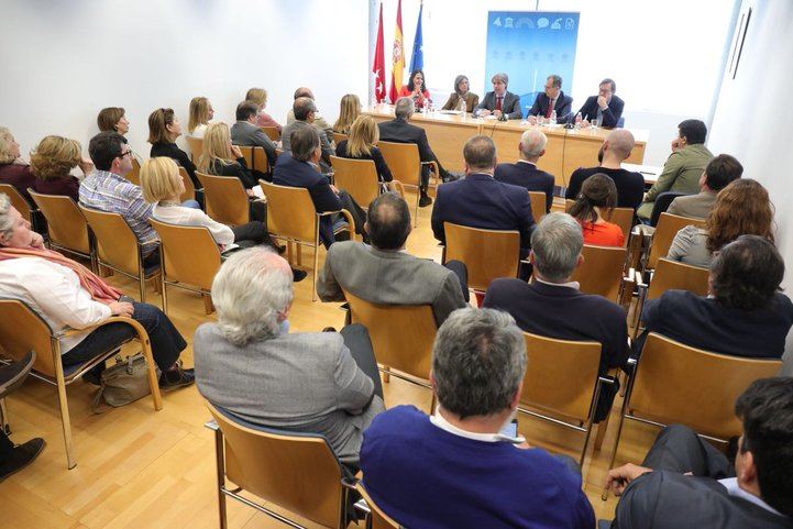 Ángel Garrido se ha reunido este viernes con los diputados del PP en la Asamblea, sin la presencia de Cristina Cifuentes