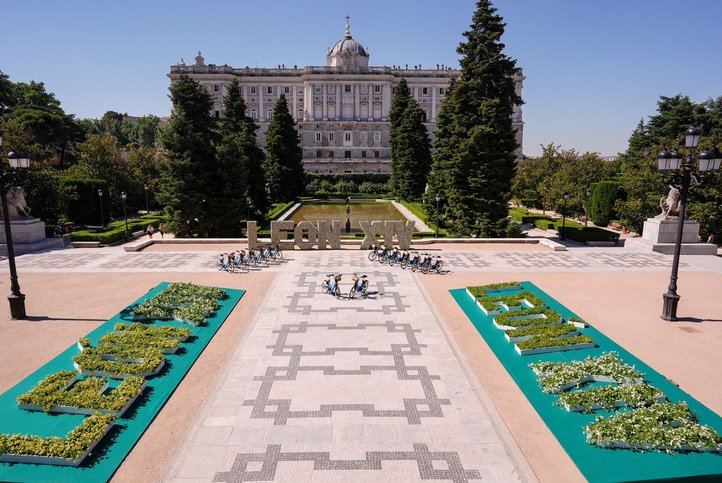 Decoración floral para la visita del Papa en los Jardines de Sabatini.