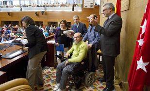 Un centenar de personas con discapacidad trasladan sus reivindicaciones en el Salón de Plenos de la Asamblea de Madrid
