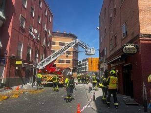 Explosión en un bar en la calle Manuel Maroto, en Puente de Vallecas