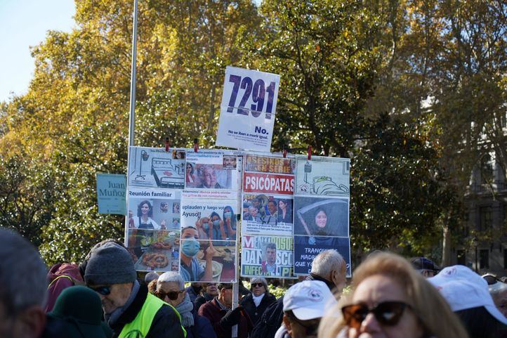 Imágenes de la marcha convocada por Marea de Residencias