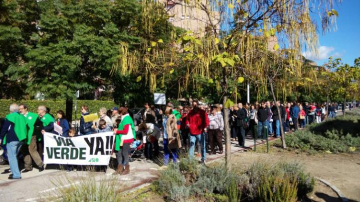 Los vecinos de Alameda de Osuna reclaman su vía verde