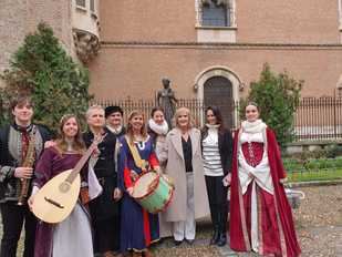 Nieves Herrero recibe el Galardón Catalina de Aragón por "su contribución a la visibilidad de las mujeres"