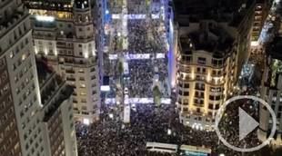 Dron capta la Gran Vía como nunca antes, tanto vacía como desbordada