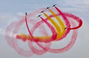 Ayuso asiste al acto de despedida de la Patrulla Águila en Murcia