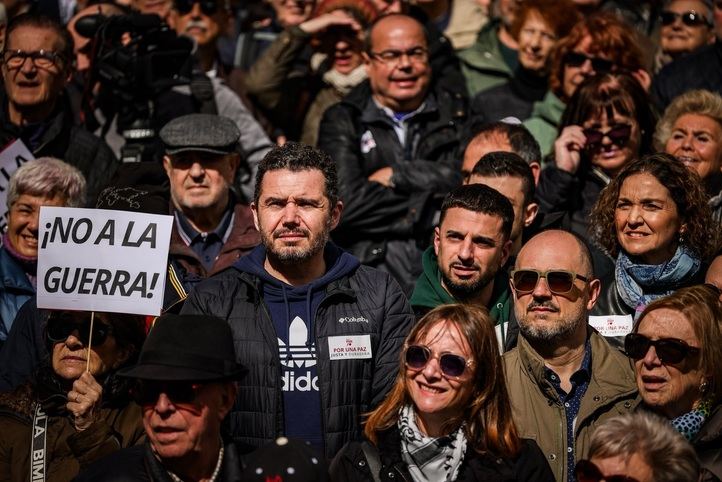 Los manifestantes se han concentrado en la madrileña plaza de Juan Goytisolo