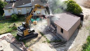 Madrid elimina 17 construcciones ilegales en una zona ambiental protegida de Fuente el Saz