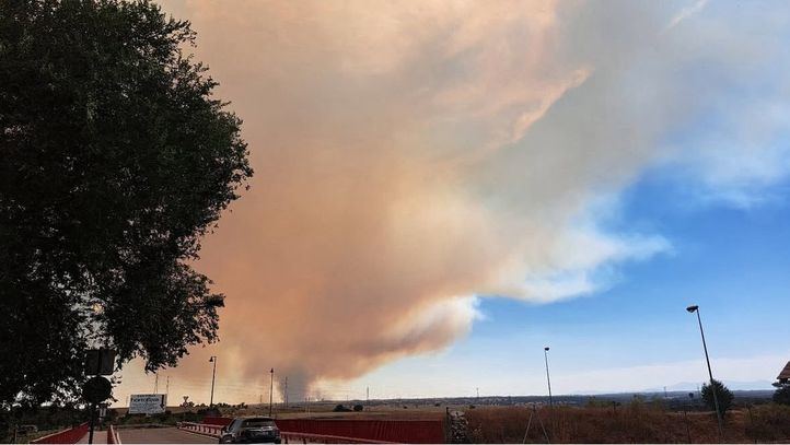 Humo del incendio de Méntrida desde Villaviciosa de Odón