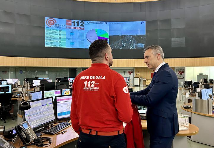El consejero Carlos Novillo en la sede del 112 en Pozuelo