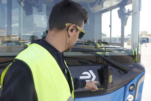 Imagen del sistema piloto antiatropellos en frontal bus EMT Madrid