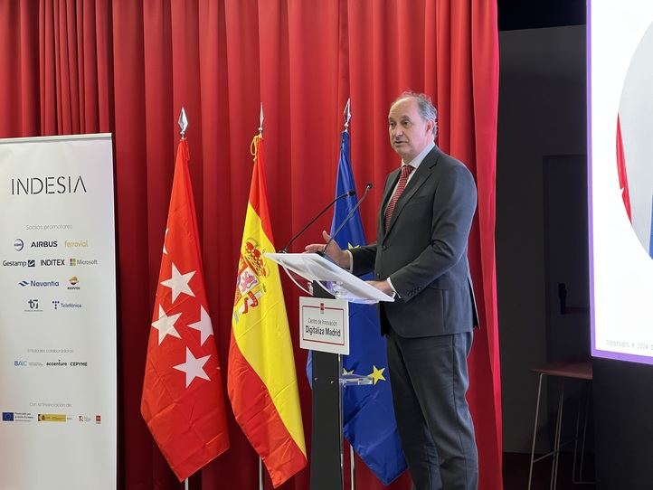 El consejero de Digitalización, Miguel López-Valverde, durante la inauguración de la jornada en el centro Digitaliza Madrid.