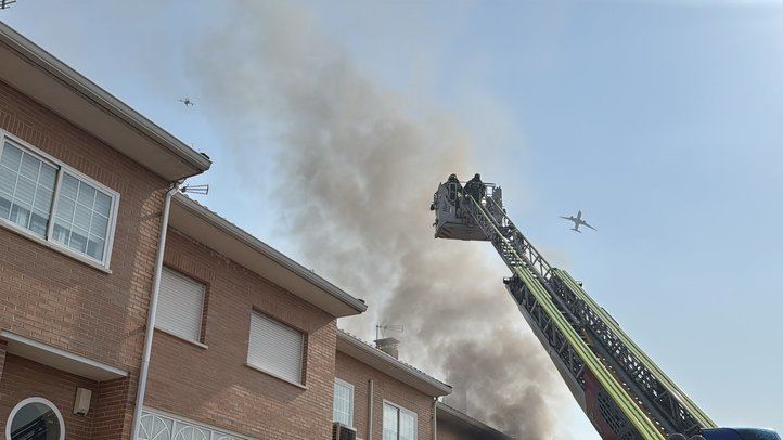 Los bomberos intervienen en un incendio en Arganda del Rey