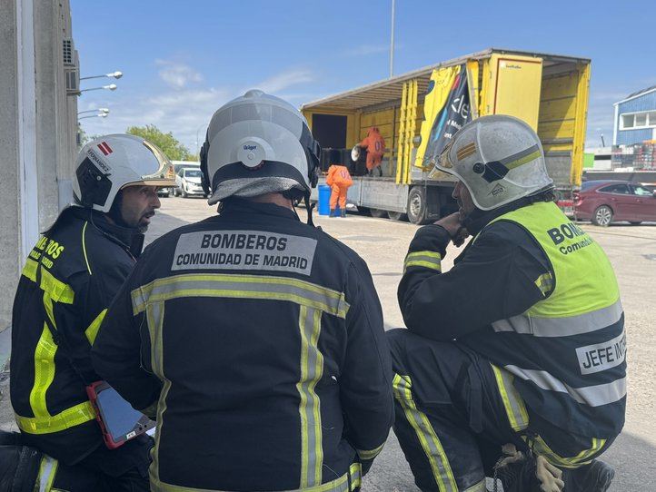 Intervención de la unidad NRBQ de los Bomberos en Algete