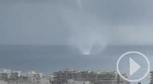 La Dana provoca mangas marinas en Marbella