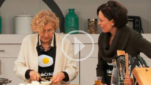 Pollo al curry, el plato estrella de Manuela Carmena