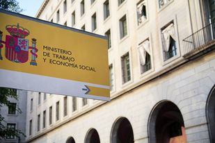 Trabajo y sindicatos acuerdan sin la patronal ampliar a 10 días los permisos por duelo