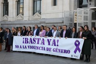 Minuto de silencio sin Vox en el Ayuntamiento de Madrid