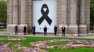 Minuto de silencio en la Puerta de Alcalá