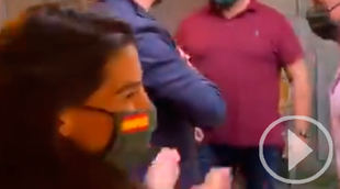 Increpan a Monasterio al grito "aquí están los antifascistas"