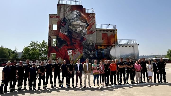 Mural en el Parque de Bomberos de Alcalá de Henares en su 50º aniversario