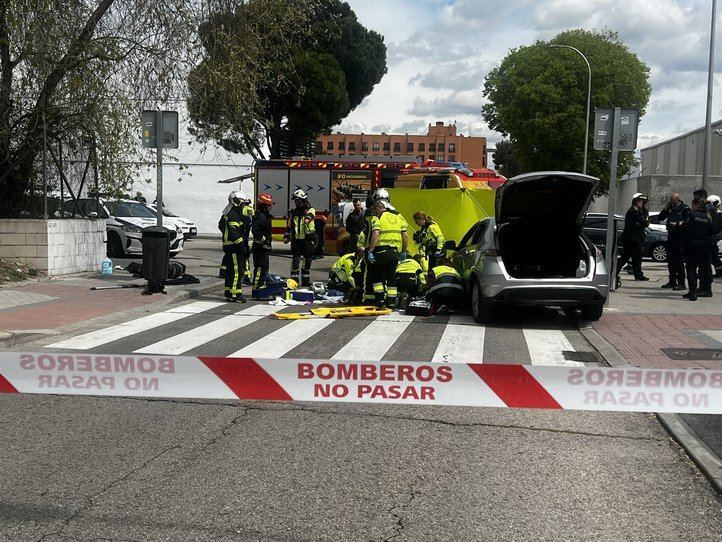 Los servicios de emergencia atienden a una mujer atropellada en San Blas