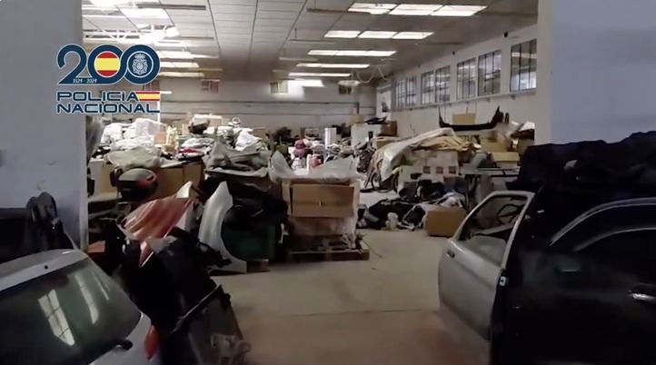 Nave donde se despiezaban vehículos de alta gama robados
