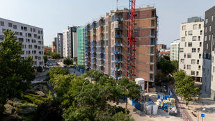 La última promoción de vivienda en el ecobarrio de Puente de Vallecas encara su recta final
