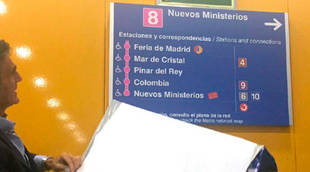 El Metro aprende inglés: la línea 8 contará con carteles bilingües