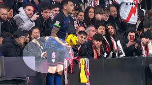 Desagradable incidente de un menor con Ocampos durante el Rayo-Sevilla