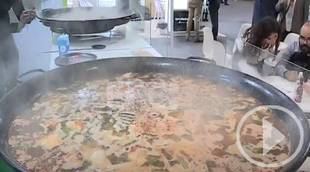 Tortilla en lata, mejillones en salsa de vermú, en el Salón de Gourmets