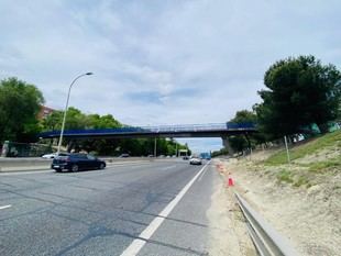 La nueva pasarela peatonal sobre la A-3 ya da servicio a Santa Eugenia