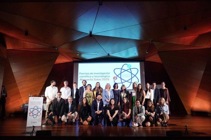 Foto de familia de los Premios Margarita Salas 2025
