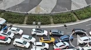 Caos en Plaza Castilla por un atasco provocado por la lluvia