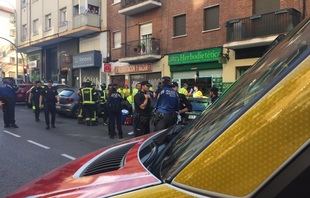 Efectivos de la Policía y el Samur trabajan en la zona del suceso