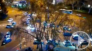 La policía de Madrid homenajea a los sanitarios