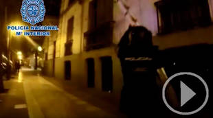 Así desaloja la Polícia a los okupas del Hogar Social Madrid