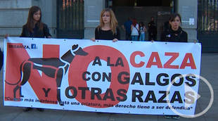 La plataforma NAC protesta para concienciar sobre el maltrato a los perros de caza
