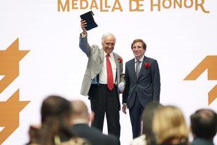 Raúl del Pozo recibe la Medalla de Honor de Madrid