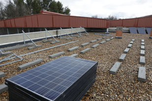 Cubierta del centro Cultural Los Rosales en Villaverde